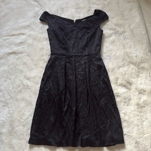 Le Chateau Black Dress size extra small, no waist tie - Picture 1 of 4